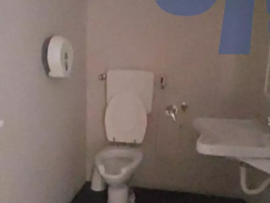 Immagine 13 di Laboratorio in vendita  in VIALE MONZA a Milano