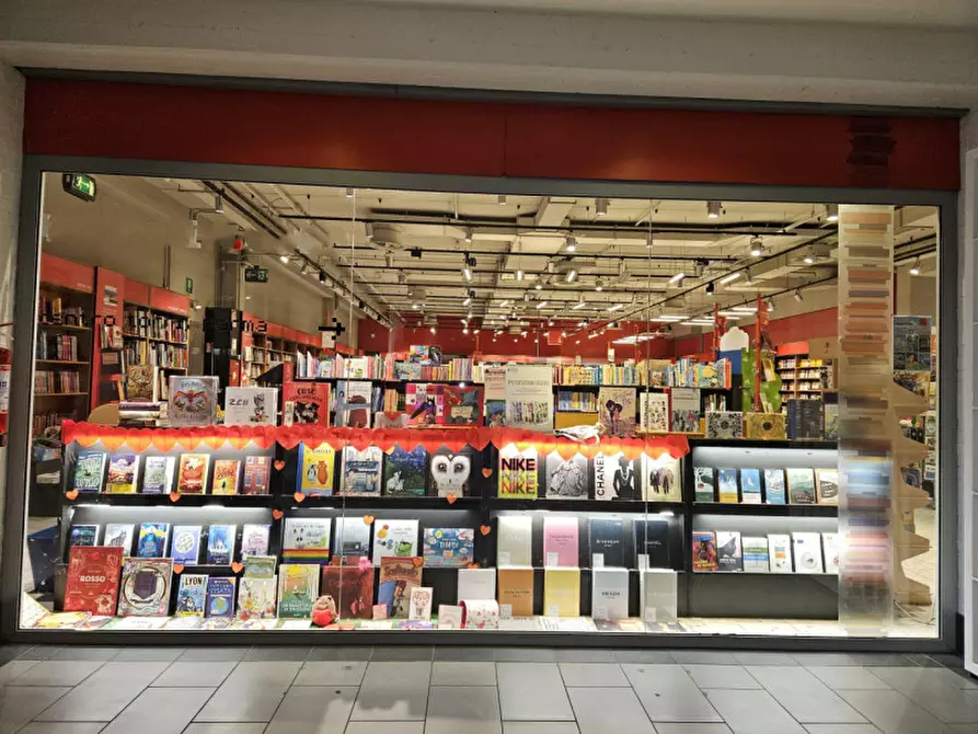 Immagine 7 di Negozio in vendita  in via San Leonardo a Parma