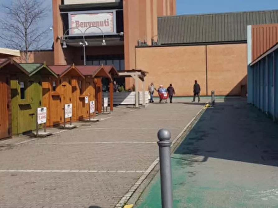 Immagine 8 di Negozio in vendita  in via San Leonardo a Parma