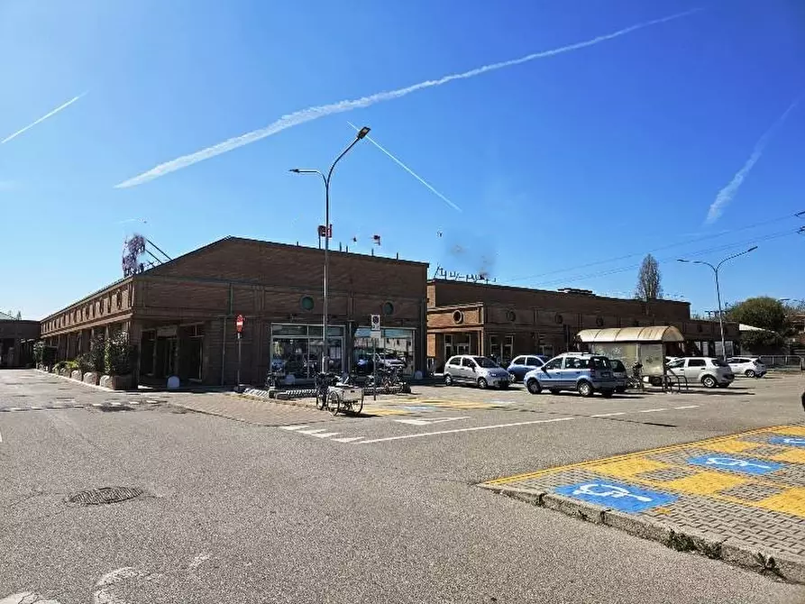 Immagine 3 di Negozio in vendita  in via Modena 17 a Ferrara