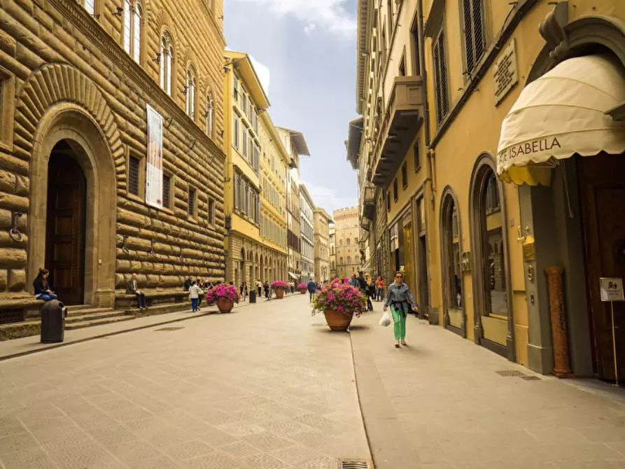 Immagine 1 di Negozio in affitto  in Via tornabuoni a Firenze