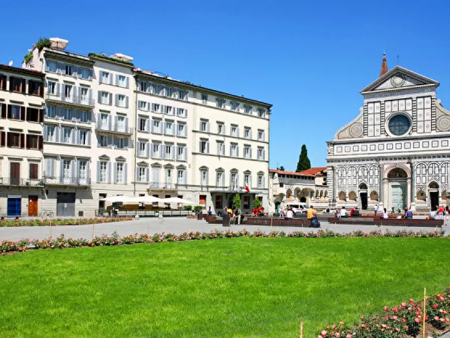 Immagine 1 di Negozio in affitto  in Piazza santa Maria Novella a Firenze