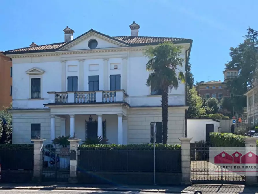 Immagine 1 di Villa in vendita  in Viale Risorgimento a Vicenza