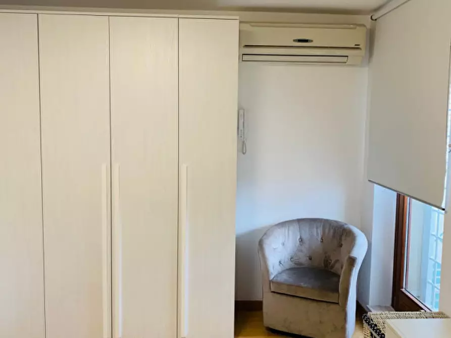 Immagine 11 di Appartamento in vendita  a Roma