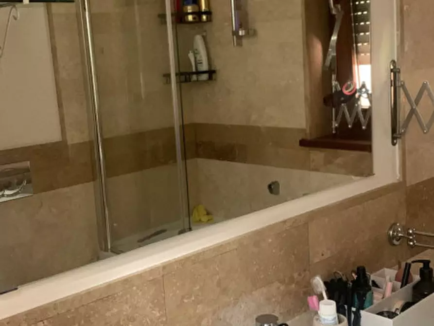 Immagine 30 di Appartamento in vendita  a Roma