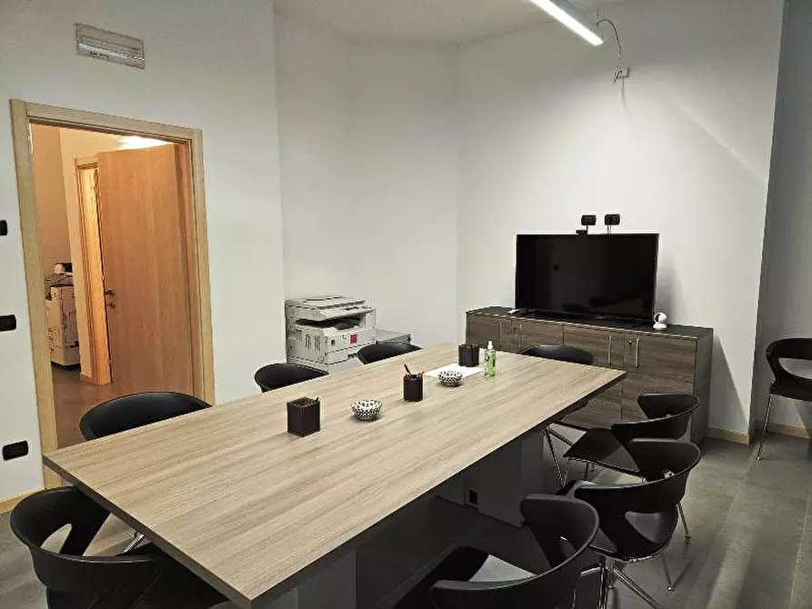 Immagine 10 di Ufficio in affitto  in via Emilia Ovest a Parma