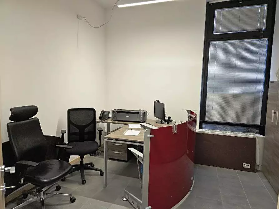Immagine 16 di Ufficio in affitto  in via Emilia Ovest a Parma