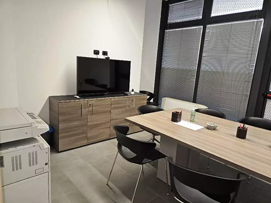 Immagine 21 di Ufficio in affitto  in via Emilia Ovest a Parma