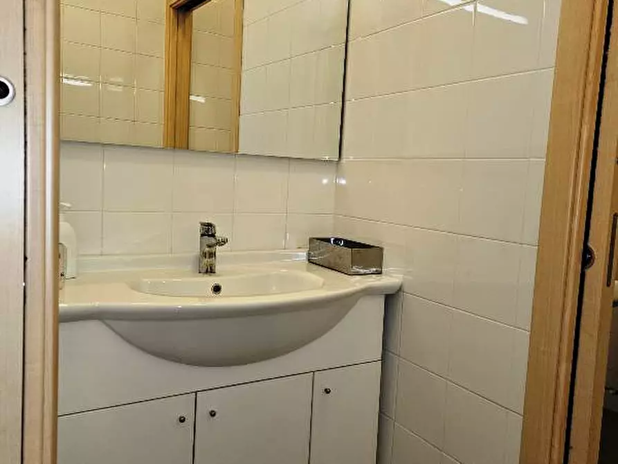 Immagine 32 di Ufficio in affitto  in via Emilia Ovest a Parma