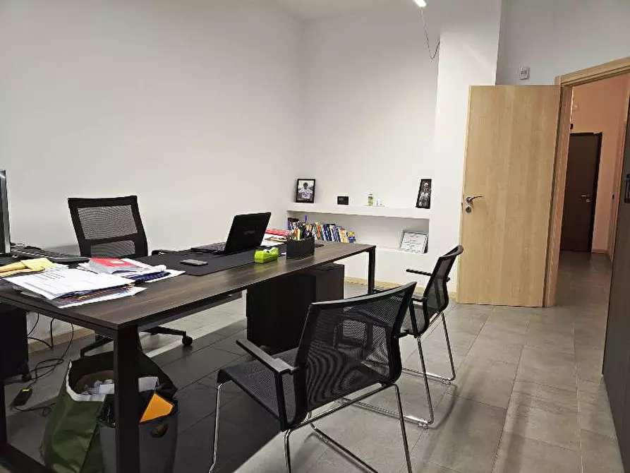 Immagine 35 di Ufficio in affitto  in via Emilia Ovest a Parma