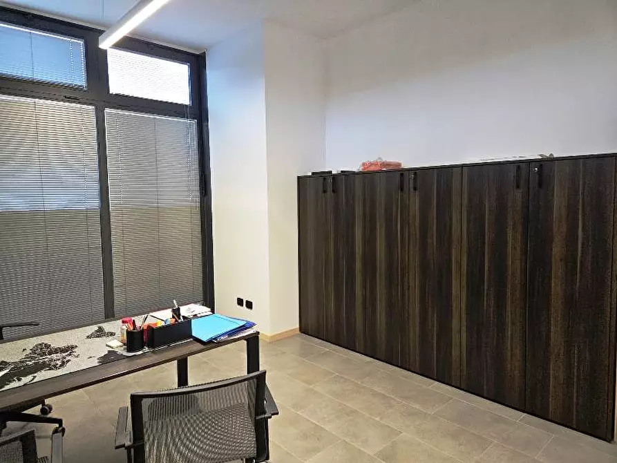 Immagine 40 di Ufficio in affitto  in via Emilia Ovest a Parma