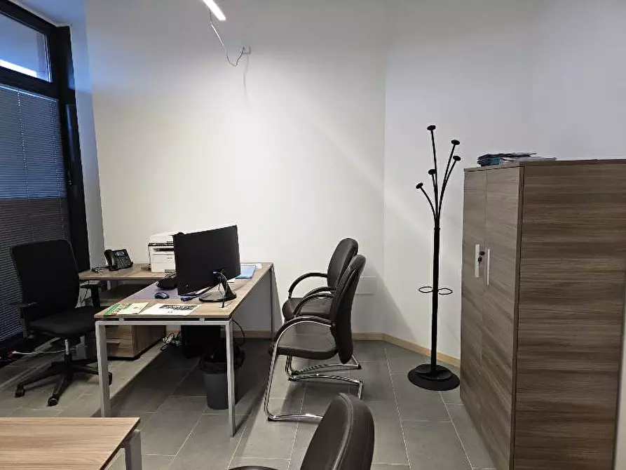 Immagine 41 di Ufficio in affitto  in via Emilia Ovest a Parma