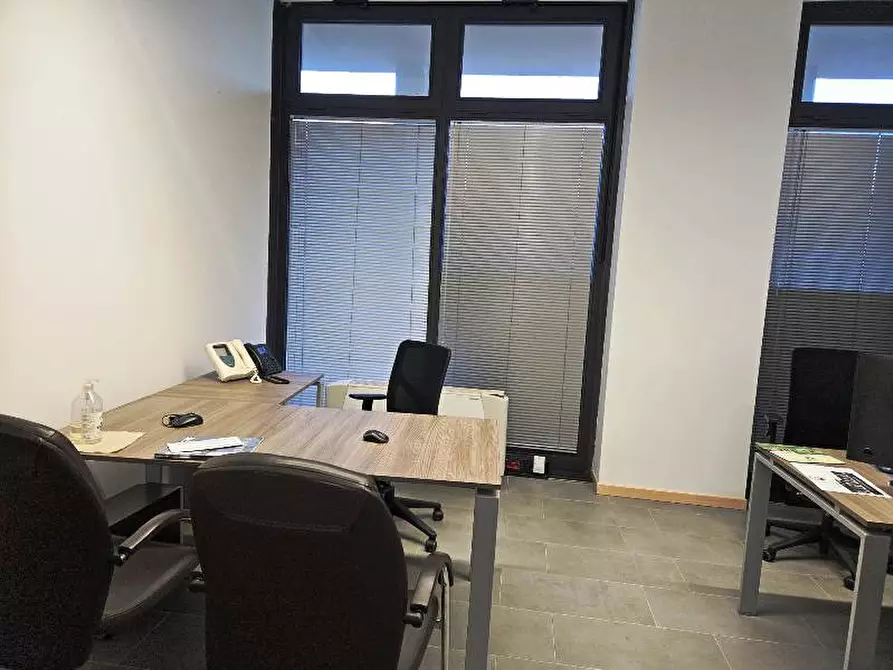 Immagine 42 di Ufficio in affitto  in via Emilia Ovest a Parma