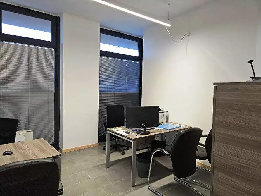 Immagine 43 di Ufficio in affitto  in via Emilia Ovest a Parma