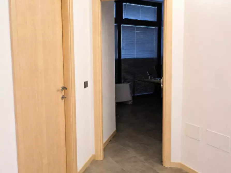 Immagine 19 di Ufficio in affitto  in via Emilia Ovest a Parma
