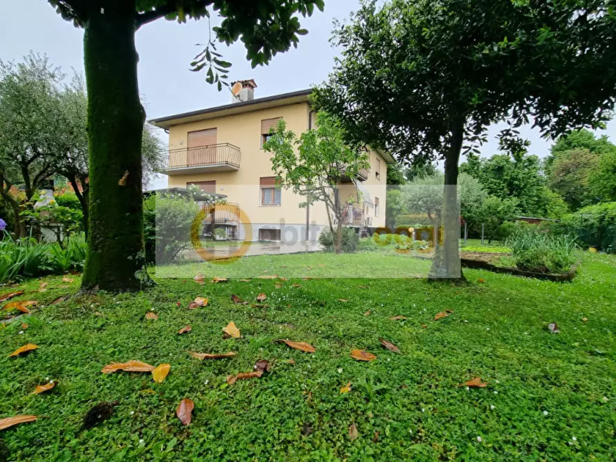 Immagine 1 di Casa bifamiliare in vendita  a Bassano Del Grappa