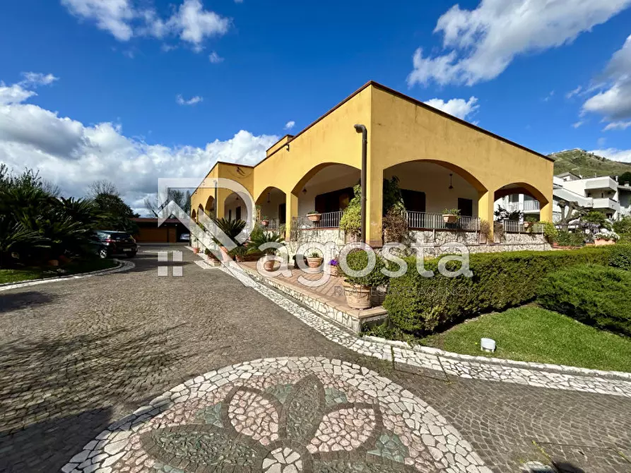 Immagine 1 di Villa in vendita  in Via Fioravante Quaranta a Baronissi