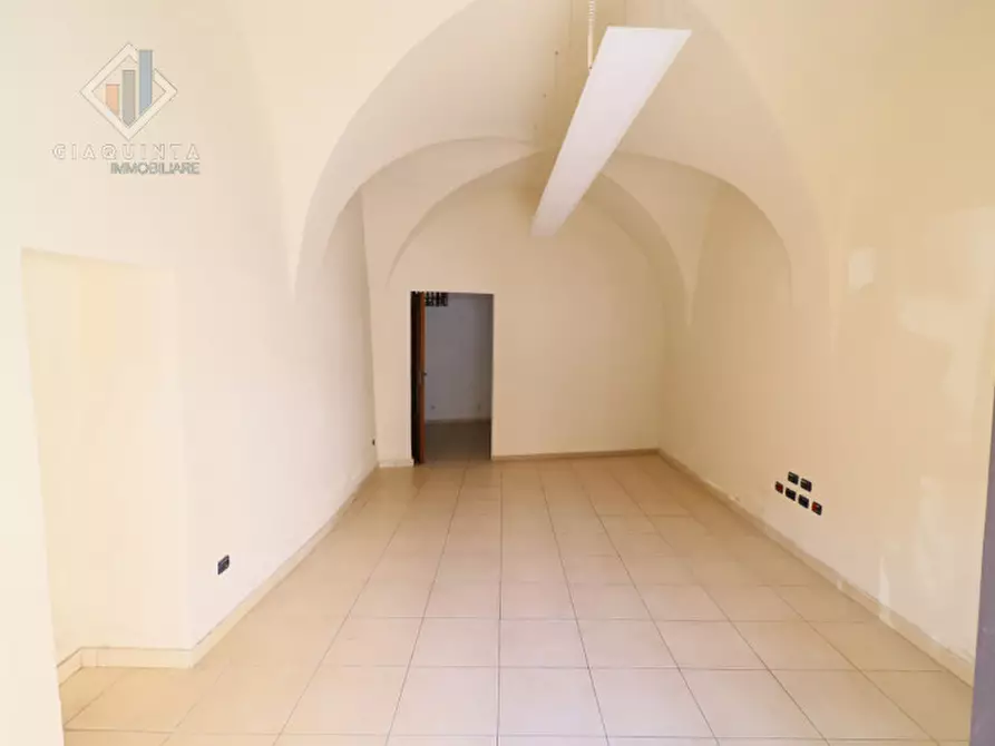 Immagine 2 di Negozio in vendita  in Via Roma n 2 a Palagonia