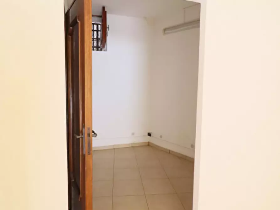 Immagine 3 di Negozio in vendita  in Via Roma n 2 a Palagonia