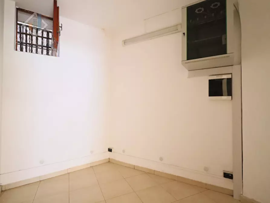 Immagine 4 di Negozio in vendita  in Via Roma n 2 a Palagonia