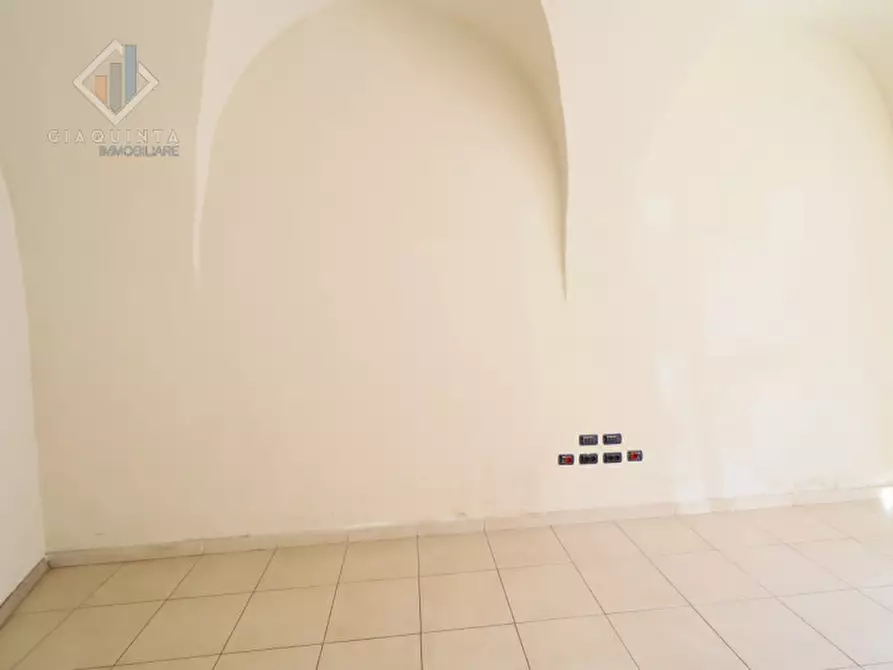 Immagine 5 di Negozio in vendita  in Via Roma n 2 a Palagonia