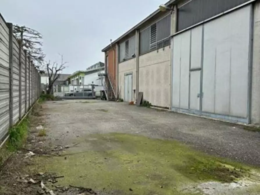 Immagine 6 di Laboratorio in vendita  in VIA ABRUZZI a San Giuliano Milanese