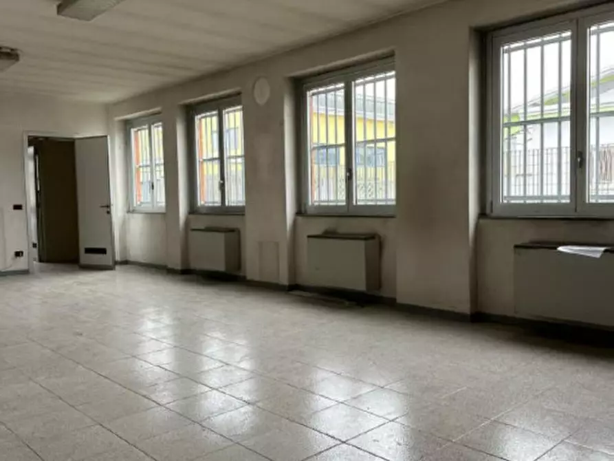 Immagine 3 di Magazzino in vendita  in VIA ABRUZZI a San Giuliano Milanese