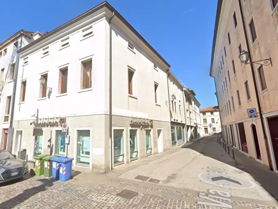 Immagine 1 di Negozio in affitto  in via Roma a Bassano Del Grappa