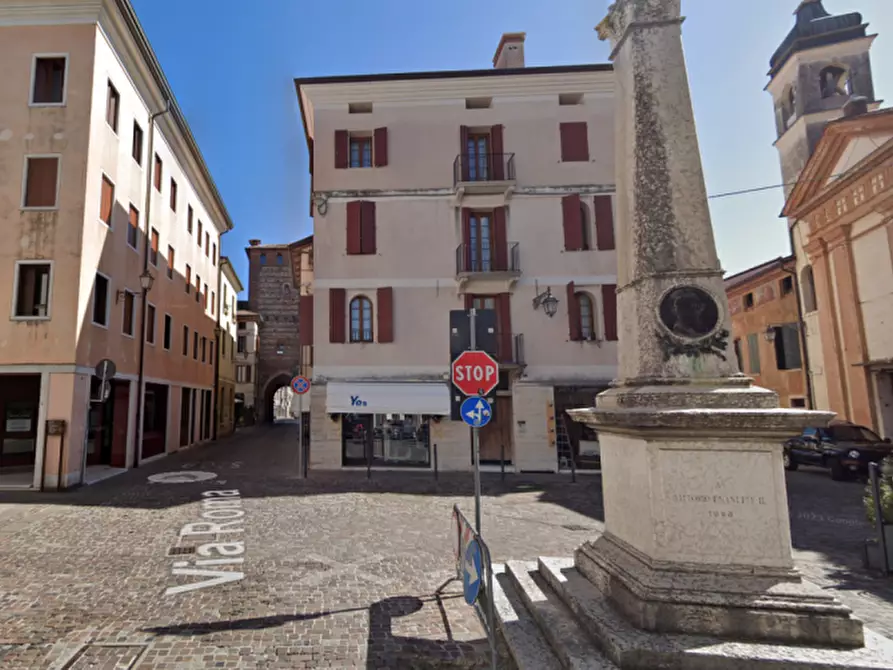 Immagine 2 di Negozio in affitto  in via Roma a Bassano Del Grappa