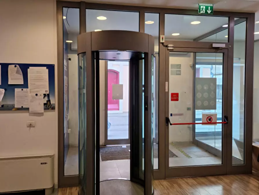 Immagine 4 di Negozio in affitto  in via Roma a Bassano Del Grappa