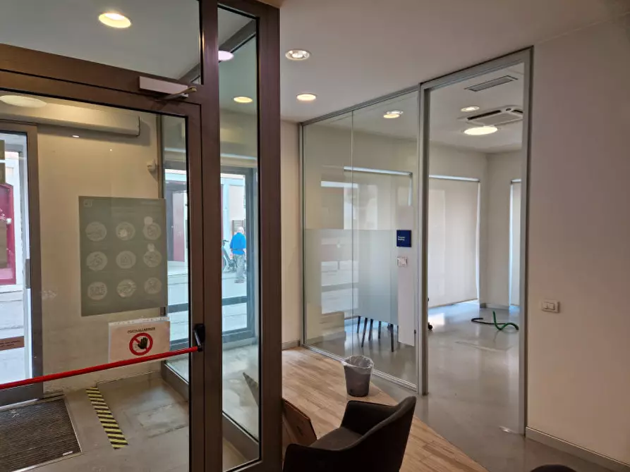 Immagine 7 di Negozio in affitto  in via Roma a Bassano Del Grappa