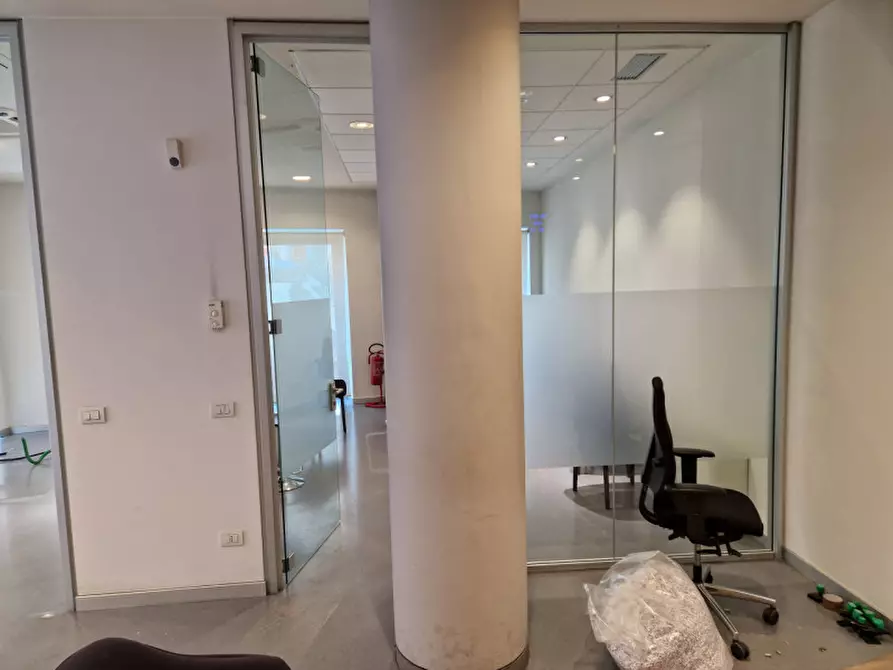 Immagine 11 di Negozio in affitto  in via Roma a Bassano Del Grappa