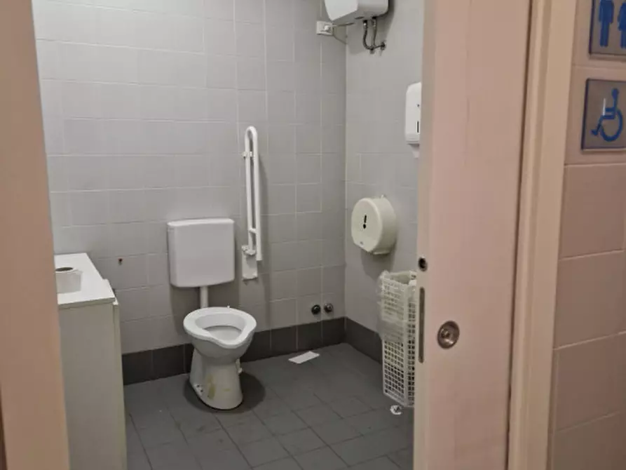 Immagine 16 di Negozio in affitto  in via Roma a Bassano Del Grappa