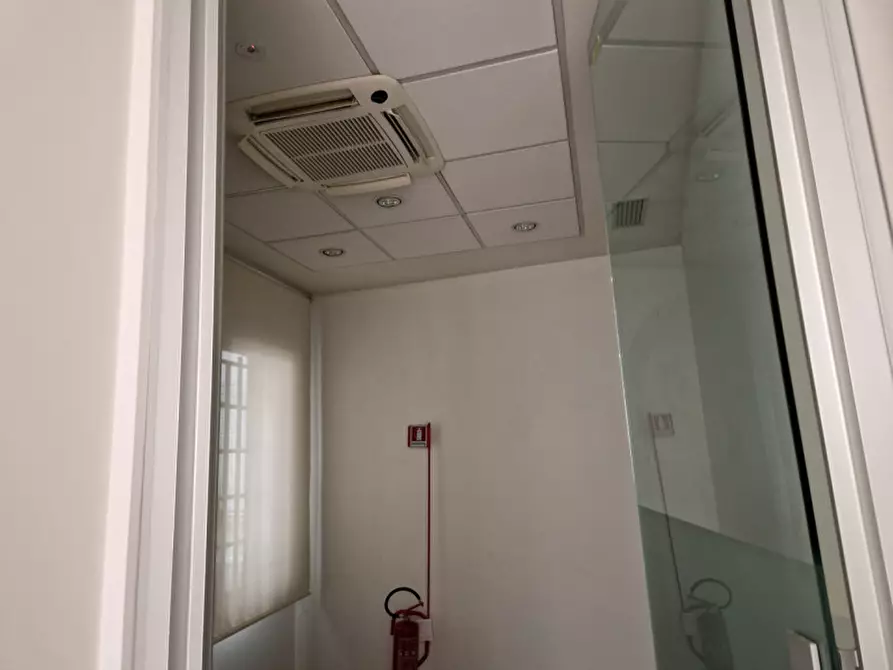 Immagine 18 di Negozio in affitto  in via Roma a Bassano Del Grappa