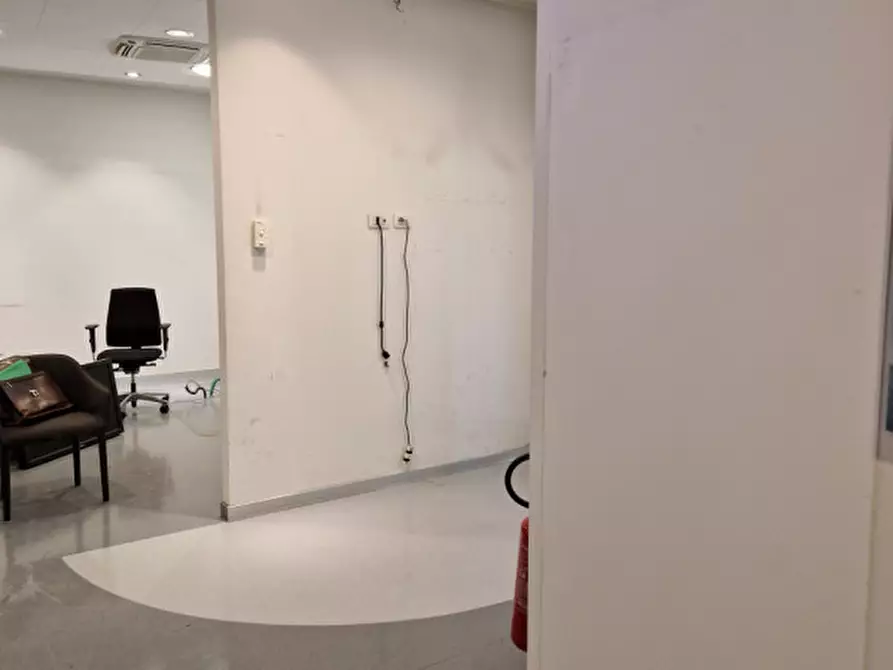 Immagine 19 di Negozio in affitto  in via Roma a Bassano Del Grappa