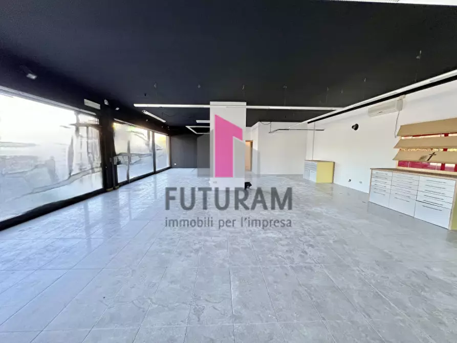 Immagine 2 di Negozio in vendita  a Villaverla