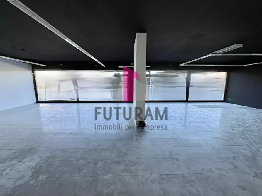 Immagine 4 di Negozio in vendita  a Villaverla