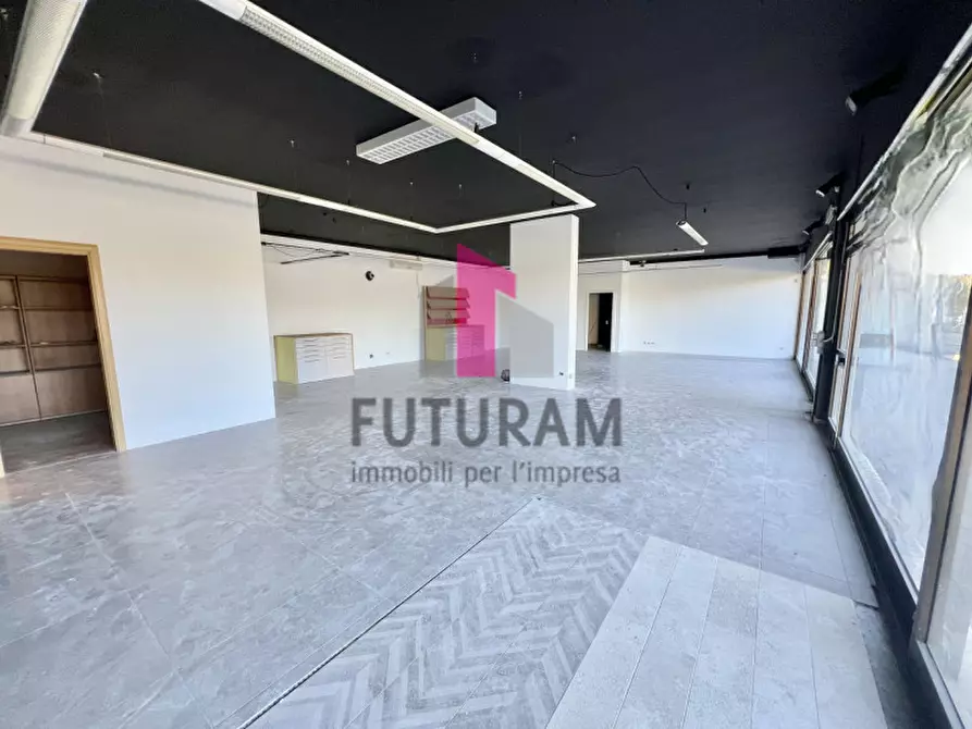 Immagine 8 di Negozio in vendita  a Villaverla