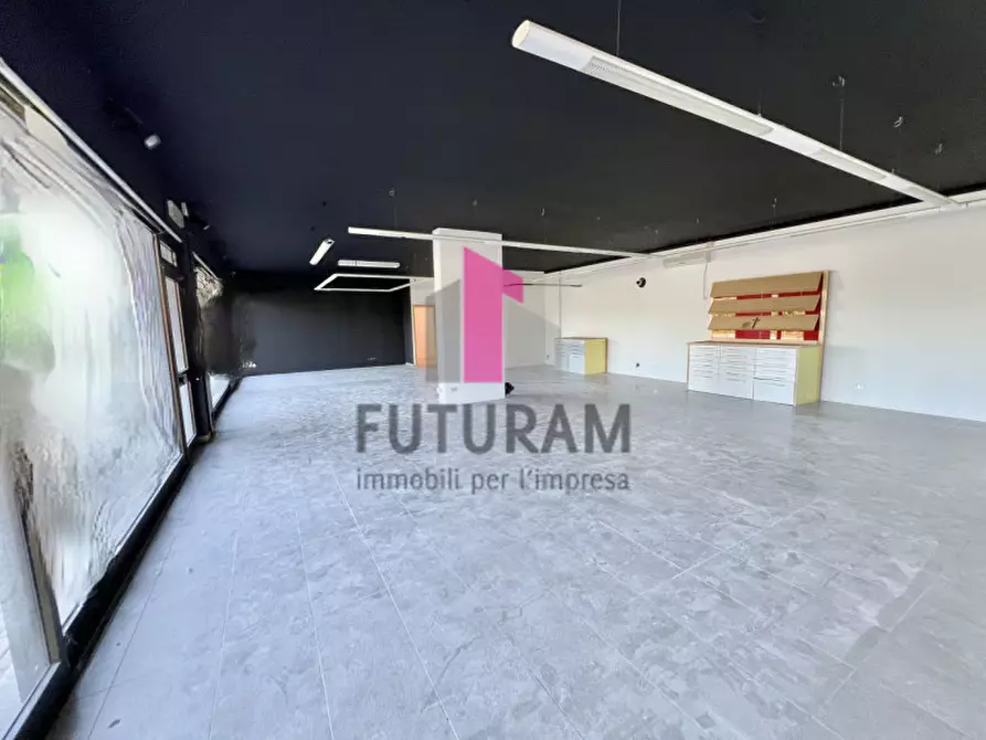 Immagine 9 di Negozio in vendita  a Villaverla