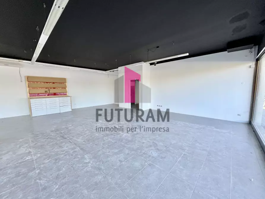 Immagine 10 di Negozio in vendita  a Villaverla