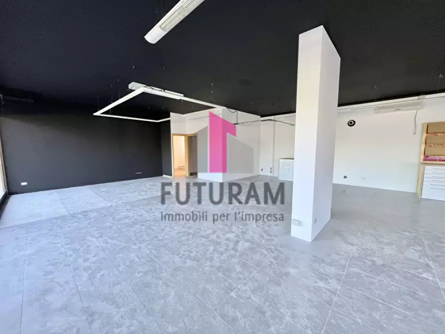 Immagine 12 di Negozio in vendita  a Villaverla