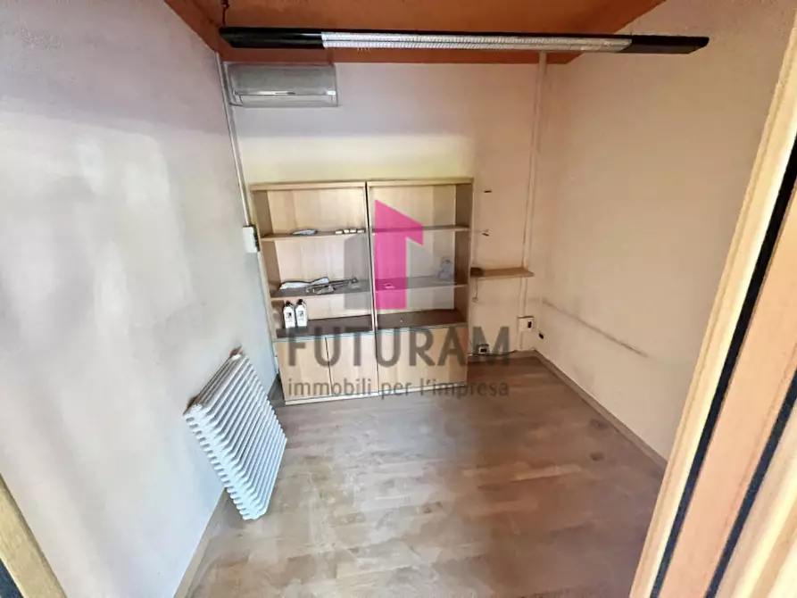 Immagine 14 di Negozio in vendita  a Villaverla