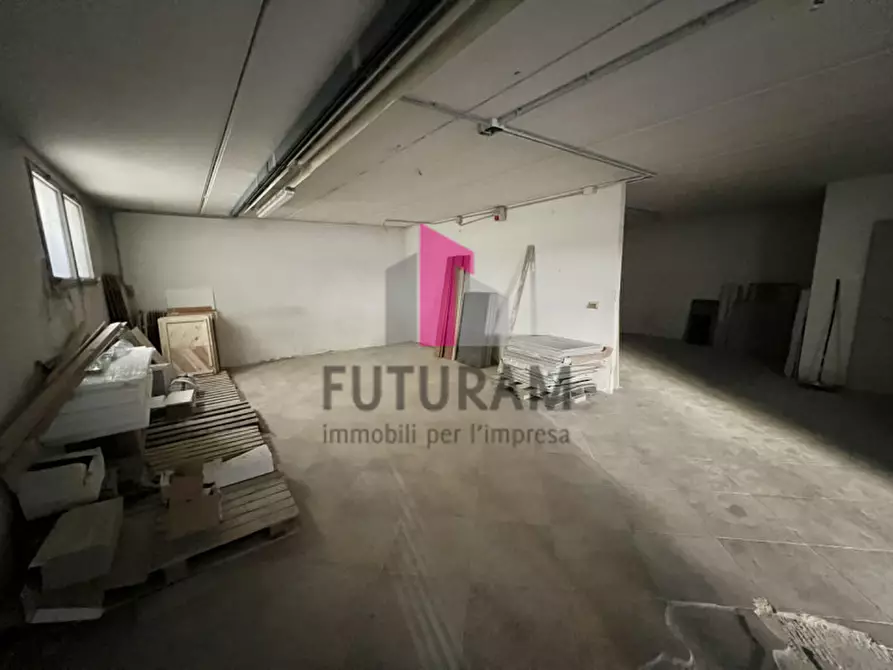 Immagine 18 di Negozio in vendita  a Villaverla