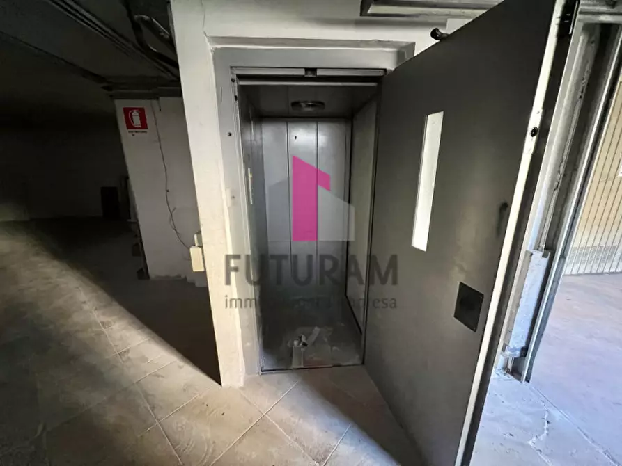 Immagine 20 di Negozio in vendita  a Villaverla