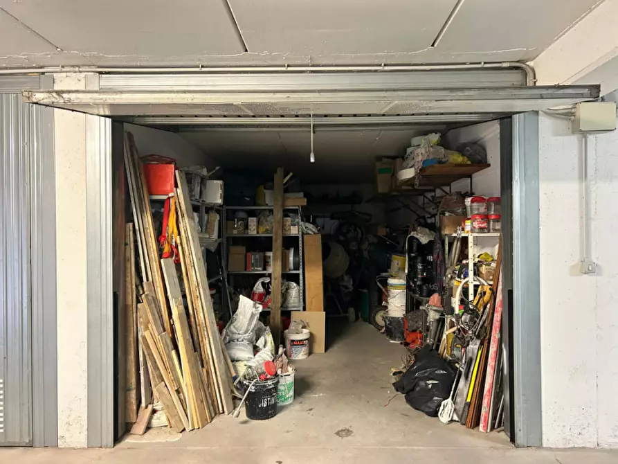 Immagine 1 di Garage in vendita  in Via Mons. A. Ganassini a Pescantina