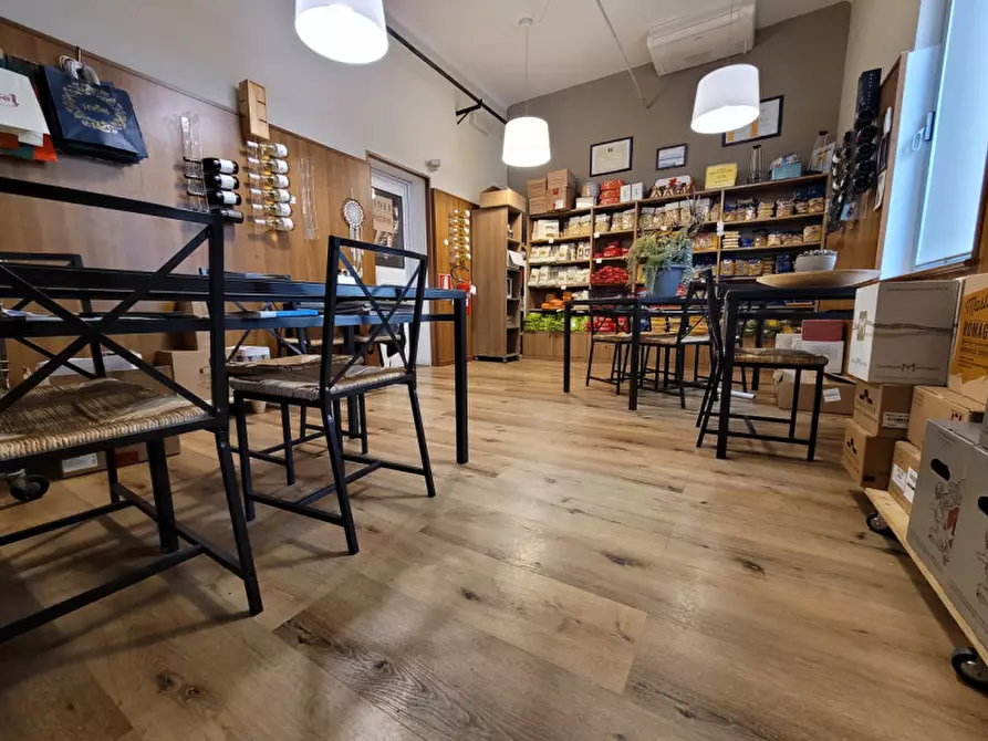 Immagine 3 di Negozio in vendita  in via collodi a Savona