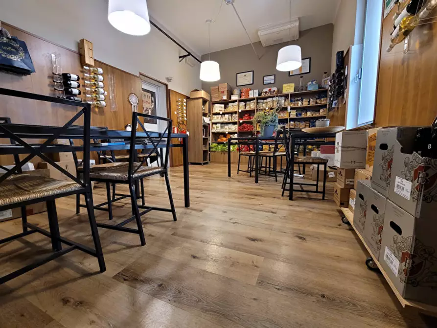Immagine 4 di Negozio in vendita  in via collodi a Savona