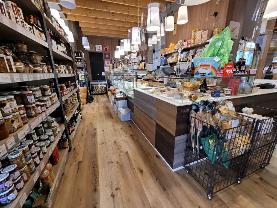 Immagine 8 di Negozio in vendita  in via collodi a Savona