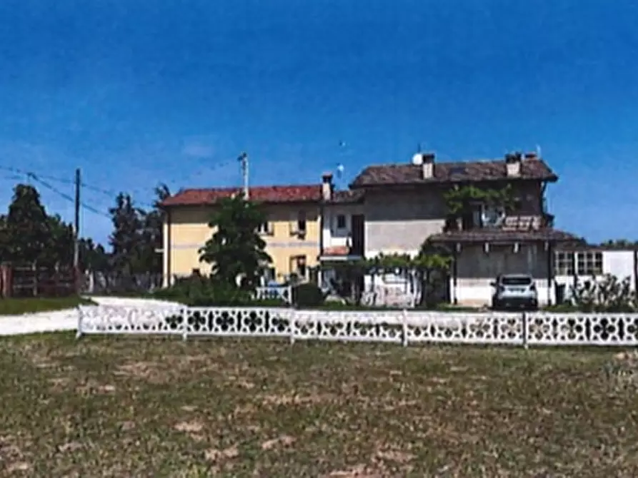 Immagine 1 di Palazzo in vendita  in VIA CAPITELLO 69 a Concamarise