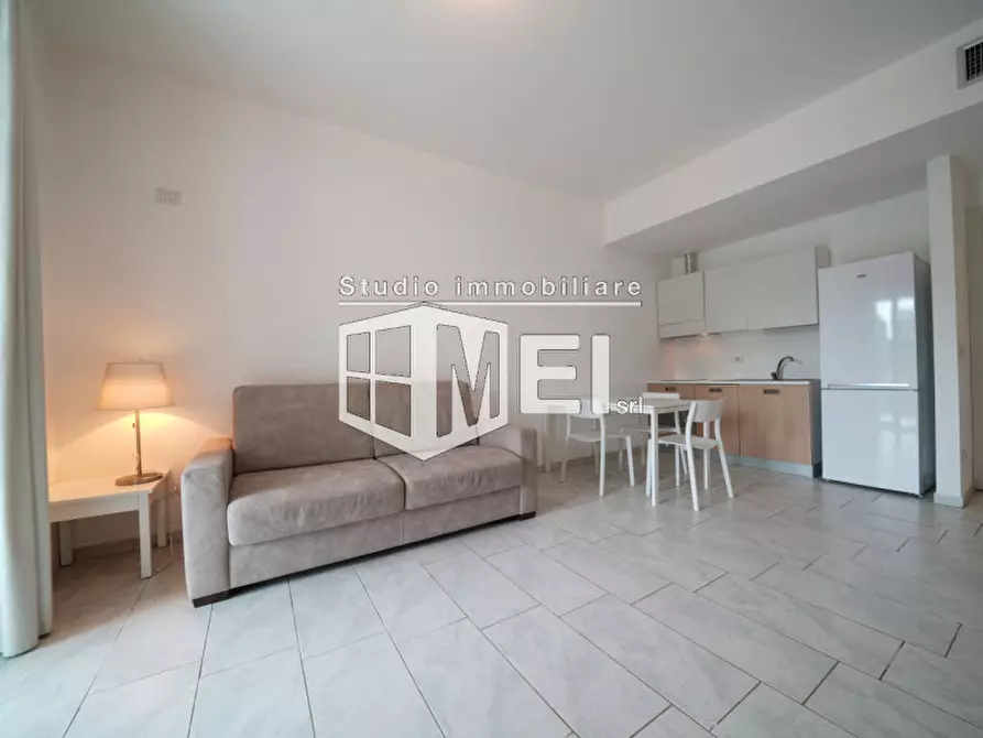 Immagine 2 di Appartamento in vendita  in viale del Tirreno a Pisa